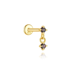 Close-up van S925 zilveren 18K gouden piercing met iriserende regenboog edelstenen
