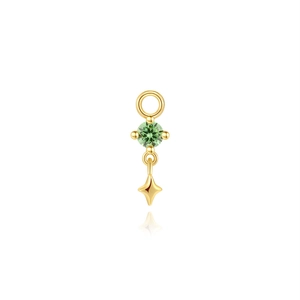 Dettaglio di ciondolo per orecchino in argento S925 con gemma verde e stella dorata