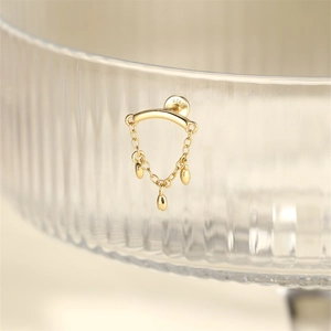 Detailansicht von S925 Sterlingsilber Goldstecker mit Wassertropfen-Kettenanhänger
