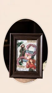 Collage rétro détaillé avec papillons et dentelle dans un cadre en bois vintage