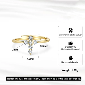 Bague réglable en argent S925 avec croix en moissanite et dimensions détaillées