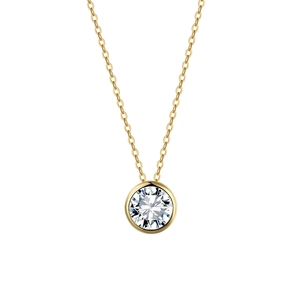 Dettaglio del pendente con moissanite rotonda a castone su una catena d'oro sottile