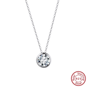 Collana in argento sterling 925 lucido con pendente in moissanite tonda brillante