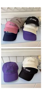 Détail des casquettes de baseball à séchage rapide avec broderie de super-héros en couleurs