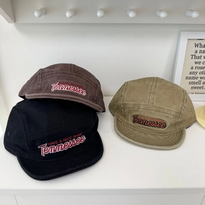 Retro washed denim 5-panel cap with vintage letter embroidery in three classic colors