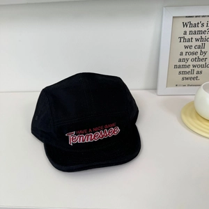 Black vintage 5-panel camper cap with Tennessee embroidery and short brim for sun protection