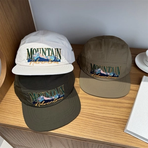 Outdoor 5-panel baseball cap with mountain embroidery in white, green, and khaki