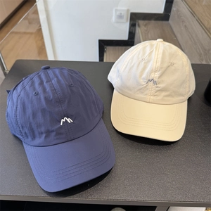 Quick-dry breathable baseball cap for sun protection in navy blue and cream white colors