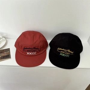 Retro contrast plaid 5-panel baseball caps in red and black with suburban embroidery