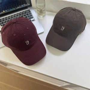 Berretti da baseball vintage lavati con logo F in bordeaux e marrone scuro