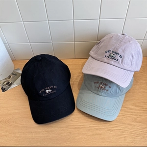 Minimalist cotton baseball caps with bear embroidery and lettering in three soft colors
