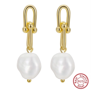 Elegant 925 sterling silver gold U-link earrings with natural baroque white pearls