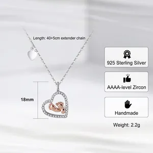 Herz-Halskette aus Silber mit roségoldenen Babyfüßen und AAAA-Zirkonia-Steinen