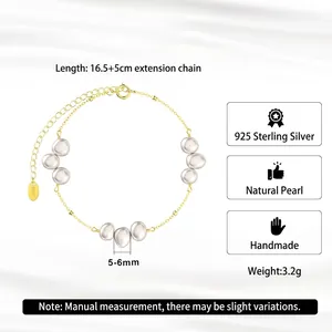 Bracciale artigianale in argento 925 con perle barocche naturali e catena dorata regolabile