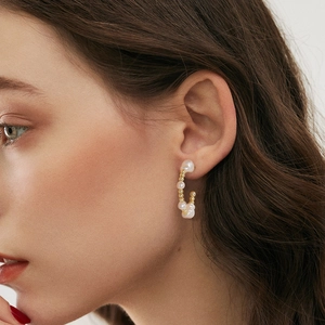 Elegant 925 sterling silver gold C-shaped earrings with baroque pearls for women