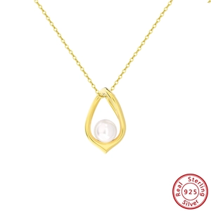 Detail view of a 925 sterling silver waterdrop pendant with a white freshwater pearl