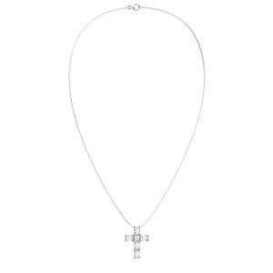 Gros plan du pendentif croix en argent 925 avec zircons 8A de haute qualité taille rectangulaire