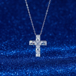 Luxueux Collier Pendentif Croix en Argent Sterling 925 pour Femme Zirconia Brillant Taille Baguette Bijoux de Mode Religieux Minimalistes