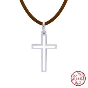 Pendente a croce traforata in argento sterling 925 con cordoncino in pelle marrone unisex