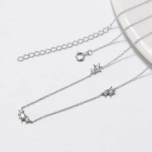 Collier minimaliste en argent S925 avec trois grappes de diamants triple éclat
