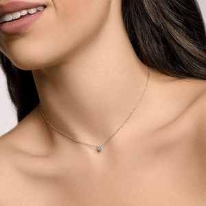 Collier minimaliste en argent avec pendentif solitaire en zircon brillant pour femme