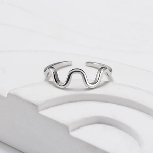 Bague vague réglable minimaliste en argent avec finition métallique polie miroir