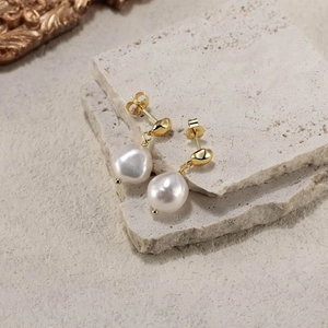 Elegant 925 sterling silver baroque pearl drop earrings with polished gold finish