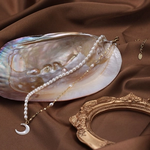 Elegant S925 silver layered necklace with freshwater pearls and shell moon pendant