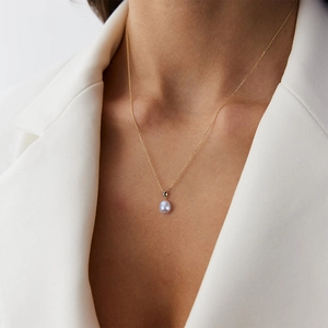 Élégant collier en argent S925 avec pendentif en perle d'eau douce naturelle et chaîne dorée
