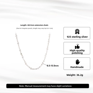 Détail macro du collier de perles baroques en argent 925 de 60cm de long et 36g
