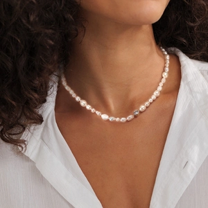 Collier en perles d'eau douce baroques avec pendentif en zircon doré pour femmes