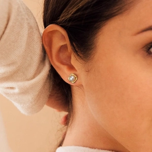 Minimalist sterling silver pearl earrings with brushed square base on model