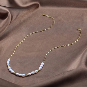 Collier en argent S925 plaqué or avec perles d'eau douce et petites billes dorées