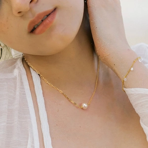 Collier élégant en argent S925 plaqué or avec pendentif perle d'eau douce sur la plage