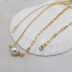 Élégant collier trombone plaqué or S925 avec un pendentif en perle d'eau douce naturelle