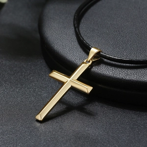 Collier pendentif croix dorée en argent S925 avec cordon en cuir noir et finition polie