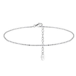 Dettaglio della cavigliera in argento sterling S925 con perline e chiusura a moschettone