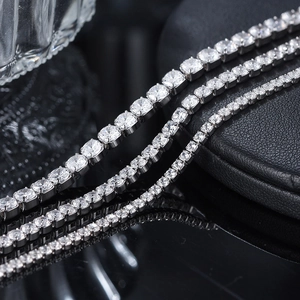 Vue détaillée de trois bracelets tennis en argent s925 avec sertissage de zircons fins