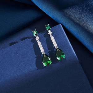 Elegante S925 Silberohrringe mit smaragdgrünem Zirkon und Pavé-Diamanten für Bankette