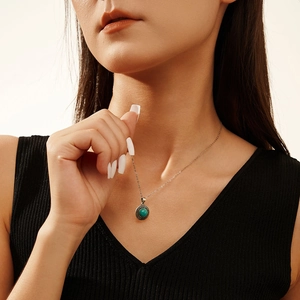 Collier vintage en argent 925 avec pendentif rond en turquoise au style bohème