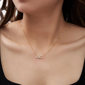 Collier élégant à pendentif nœud en argent S925 doré serti de pierres de zircone