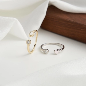 Bague ajustable en argent S925 avec cœur en nacre et oxyde de zirconium brillant