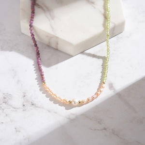 Collier en argent S925 avec mica violet, péridot et perles d'eau douce fines