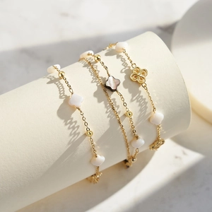 Elegant gold S925 silver bracelet set with white and grey clover shell charms