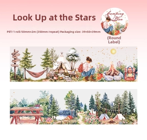 Dettaglio macro del nastro PET camping plan con illustrazioni di tende ad acquerello