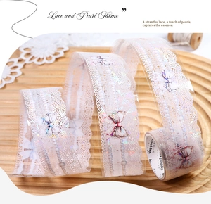 Détail du ruban PET effet laser avec motifs de dentelle et perles pour scrapbooking créatif
