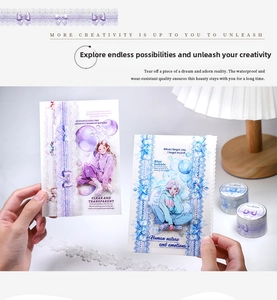 Gros plan sur ruban dentelle et autocollants de fille anime pour déco de journal