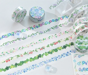 Détail de ruban adhésif décoratif en PET avec motifs fleurs et trèfles pour journaux DIY