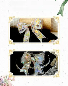 Détails macro d'autocollants nœuds holographiques avec motifs floraux pour journaux DIY