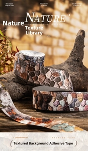 Nastro adesivo con texture naturali su legno invecchiato per decorazione di diari